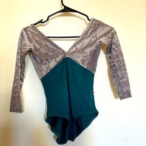 Ballet leotard from a leading ballet wear brand Yumiko! Velvet + nylon materials